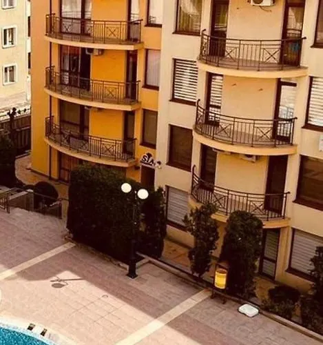 Siana4 Apartman *